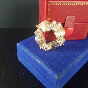 Rhinestone Leaf Wreath Brooch